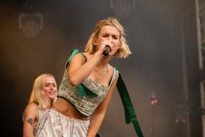 Pommelien Thijs @ Herentals Feest, picture 6, photographed by Gert Daemen - FrontView Magazine