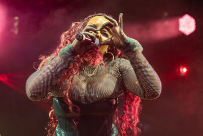 YEMI ALADE @ Sfinks Mixed 2023, picture 9, photographed by Marc Verdonck - FrontView Magazine