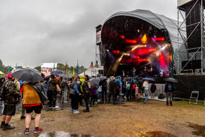 SON ROMPE PERA @ Sfinks Mixed 2023, picture 1, photographed by Marc Verdonck - FrontView Magazine