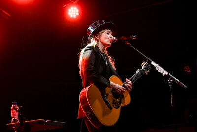 Suzanne Vega @ M-Idzomer Leuven, foto 1, foto's door Luc Klinckaert - FrontView Magazine