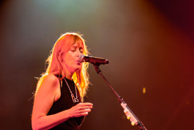 Suzanne Vega @ M-Idzomer Leuven, foto 14, foto's door Luc Klinckaert - FrontView Magazine
