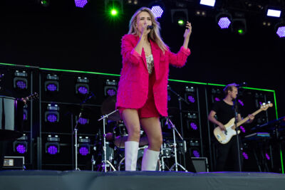 Suzan & Freek @ Nostalgie Beach Festival 2023 Dag 1, picture 4, photographed by Marc Verdonck - FrontView Magazine