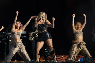 Zara Larsson @ Nostalgie Beach Festival 2023 Dag 1, picture 7, photographed by Marc Verdonck - FrontView Magazine