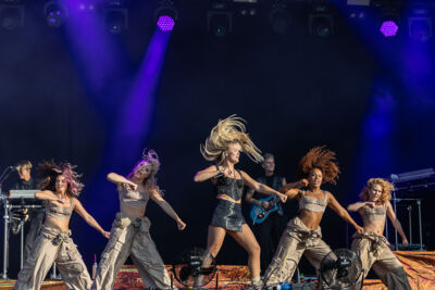 Zara Larsson @ Nostalgie Beach Festival 2023 Dag 1, picture 15, photographed by Marc Verdonck - FrontView Magazine