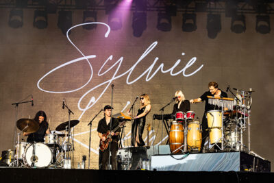 Sylvie Kreusch @ Lokerse Feesten 2023, picture 1, photographed by Marc Verdonck - FrontView Magazine