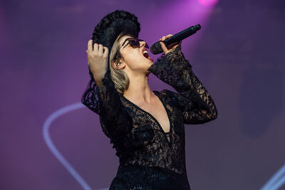 Sylvie Kreusch @ Lokerse Feesten 2023, picture 4, photographed by Marc Verdonck - FrontView Magazine