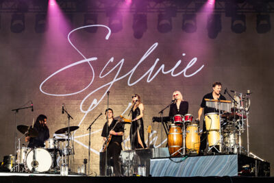 Sylvie Kreusch @ Lokerse Feesten 2023, picture 9, photographed by Marc Verdonck - FrontView Magazine
