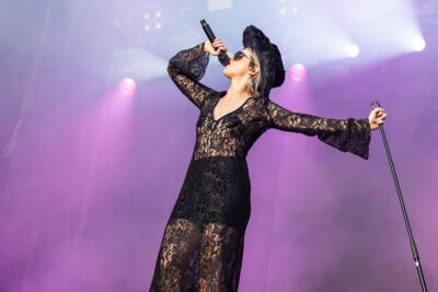 Sylvie Kreusch @ Lokerse Feesten 2023, picture 10, photographed by Marc Verdonck - FrontView Magazine