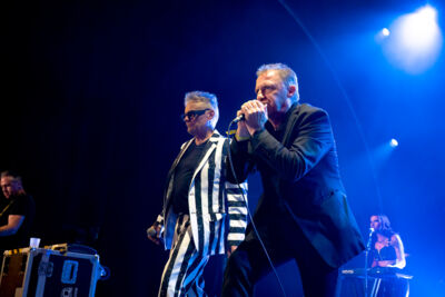 Arbeid Adelt ! & Guests: Der Klinke & Parkaparaplu @ Paulusfeesten Oostende, picture 2, photographed by Luc Klinckaert - FrontView Magazine