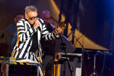 Arbeid Adelt ! & Guests: Der Klinke & Parkaparaplu @ Paulusfeesten Oostende, picture 15, photographed by Luc Klinckaert - FrontView Magazine