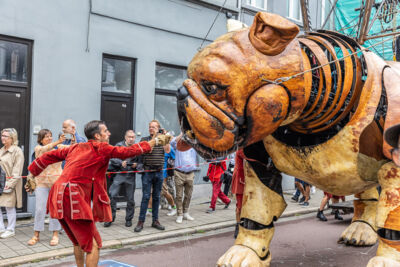 De Reuzen van Royal de Luxe @ Antwerpen, picture 27, photographed by Marc Verdonck - FrontView Magazine