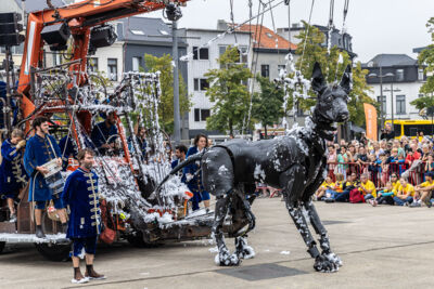 De Reuzen van Royal de Luxe @ Antwerpen, picture 35, photographed by Marc Verdonck - FrontView Magazine
