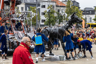 De Reuzen van Royal de Luxe @ Antwerpen, picture 37, photographed by Marc Verdonck - FrontView Magazine