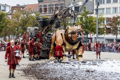 De Reuzen van Royal de Luxe @ Antwerpen, picture 38, photographed by Marc Verdonck - FrontView Magazine