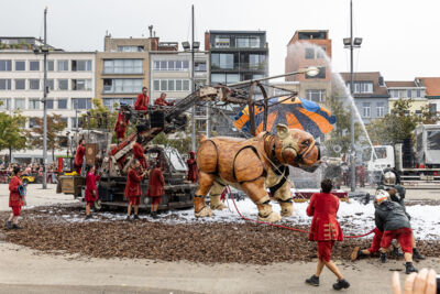 De Reuzen van Royal de Luxe @ Antwerpen, picture 67, photographed by Marc Verdonck - FrontView Magazine