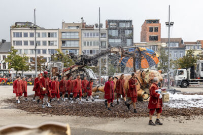 De Reuzen van Royal de Luxe @ Antwerpen, picture 70, photographed by Marc Verdonck - FrontView Magazine