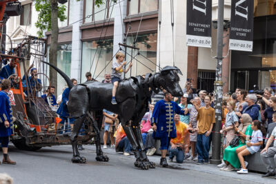 De Reuzen van Royal de Luxe @ Antwerpen, picture 88, photographed by Marc Verdonck - FrontView Magazine