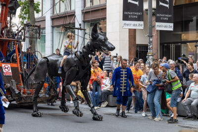 De Reuzen van Royal de Luxe @ Antwerpen, picture 89, photographed by Marc Verdonck - FrontView Magazine