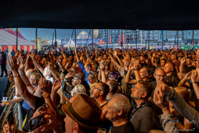 Mike Peters of The Alarm @ W-Fest dag 1, picture 5, photographed by Luc Klinckaert - FrontView Magazine