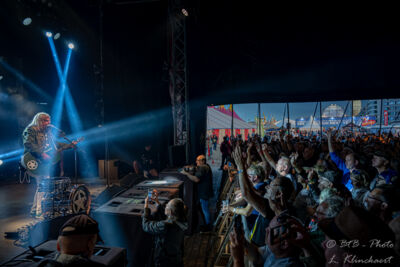 Mike Peters of The Alarm @ W-Fest dag 1, picture 9, photographed by Luc Klinckaert - FrontView Magazine