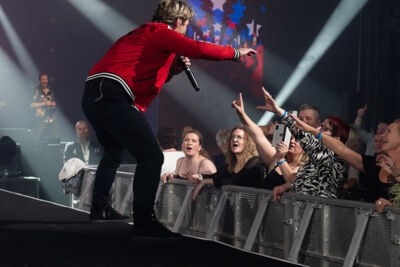Gene Thomas @ Joe Singalong Party 2023, picture 1, photographed by Gert Daemen - FrontView Magazine