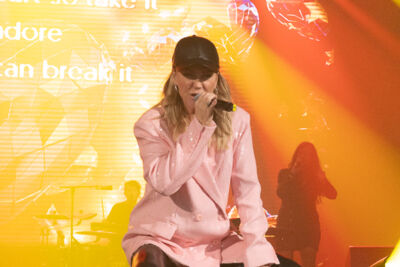 Kate Ryan Joe Singalong Party 2023, picture 4, photographed by Gert Daemen - FrontView Magazine