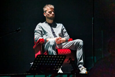 Tourist LemC "Onrust" in Toneelhuis (Bourla Schouwburg), picture 3, photographed by Paul Jongeneelen - FrontView Magazine