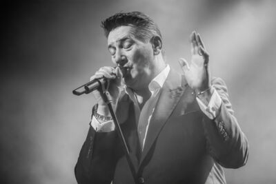 Tony Hadley (Spandau Ballet) Live in concert, picture 12, photographed by Paul Jongeneelen - FrontView Magazine