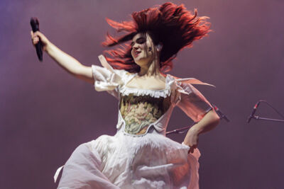 The Last Dinner Party @ Vorst Nationaal, picture 16, photographed by Peter Smet - FrontView Magazine