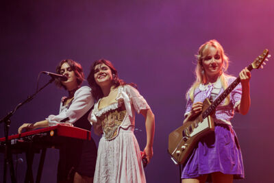 The Last Dinner Party @ Vorst Nationaal, picture 19, photographed by Peter Smet - FrontView Magazine