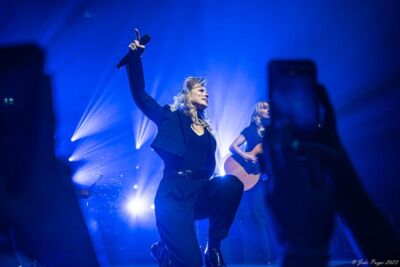 Ilse De Lange - Theatertour 2023 @ 013 Tilburg, picture 4, photographed by Joke Puype - FrontView Magazine