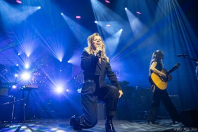 Ilse De Lange - Theatertour 2023 @ 013 Tilburg, picture 5, photographed by Joke Puype - FrontView Magazine