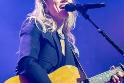 Ilse De Lange - Theatertour 2023 @ 013 Tilburg, picture 9, photographed by Joke Puype - FrontView Magazine