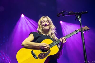 Ilse De Lange - Theatertour 2023 @ 013 Tilburg, picture 13, photographed by Joke Puype - FrontView Magazine