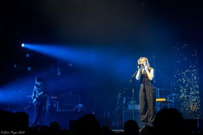 Ilse De Lange - Theatertour 2023 @ 013 Tilburg, picture 23, photographed by Joke Puype - FrontView Magazine