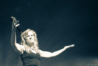 Ilse De Lange - Theatertour 2023 @ 013 Tilburg, picture 25, photographed by Joke Puype - FrontView Magazine