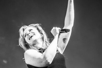 Ilse De Lange - Theatertour 2023 @ 013 Tilburg, picture 34, photographed by Joke Puype - FrontView Magazine