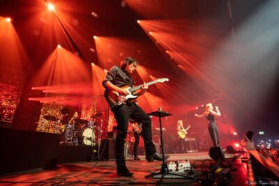 Ilse De Lange - Theatertour 2023 @ 013 Tilburg, picture 44, photographed by Joke Puype - FrontView Magazine
