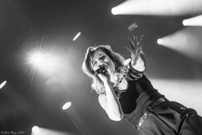 Ilse De Lange - Theatertour 2023 @ 013 Tilburg, picture 49, photographed by Joke Puype - FrontView Magazine