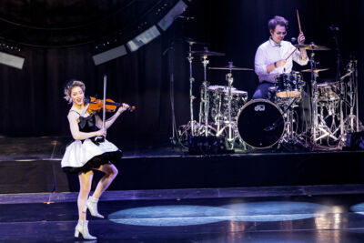 Lindsey Stirling - Snow Waltz Tour @ ING Arena, picture 5, photographed by Peter Smet - FrontView Magazine