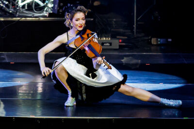 Lindsey Stirling - Snow Waltz Tour @ ING Arena, picture 6, photographed by Peter Smet - FrontView Magazine