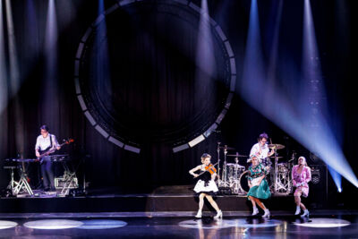 Lindsey Stirling - Snow Waltz Tour @ ING Arena, picture 7, photographed by Peter Smet - FrontView Magazine