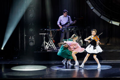 Lindsey Stirling - Snow Waltz Tour @ ING Arena, picture 8, photographed by Peter Smet - FrontView Magazine