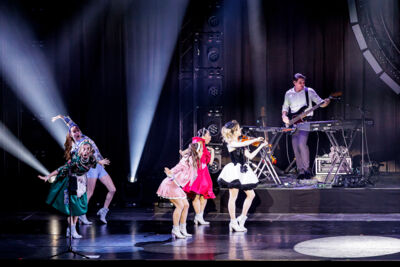 Lindsey Stirling - Snow Waltz Tour @ ING Arena, picture 9, photographed by Peter Smet - FrontView Magazine