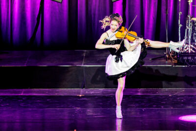 Lindsey Stirling - Snow Waltz Tour @ ING Arena, picture 21, photographed by Peter Smet - FrontView Magazine