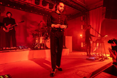 De Staat @ De Casino, foto 1, foto's door David Johnson - FrontView Magazine
