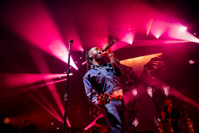 Black Pumas @ Vorst Nationaal, picture 3, photographed by Peter Smet - FrontView Magazine