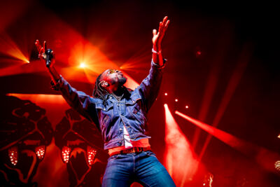 Black Pumas @ Vorst Nationaal, picture 4, photographed by Peter Smet - FrontView Magazine