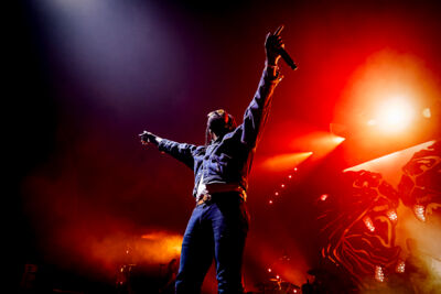 Black Pumas @ Vorst Nationaal, picture 10, photographed by Peter Smet - FrontView Magazine