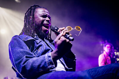 Black Pumas @ Vorst Nationaal, picture 13, photographed by Peter Smet - FrontView Magazine